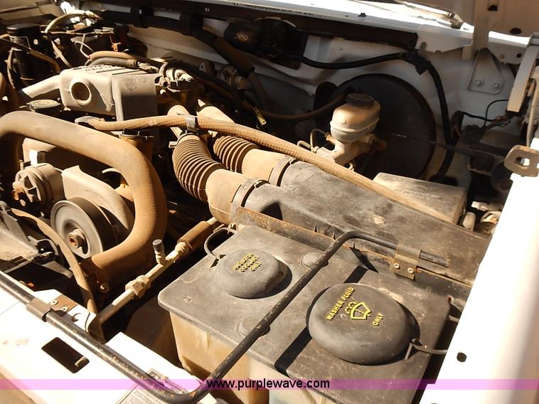 image for item J3155 1993 Ford F150 XL pickup truck