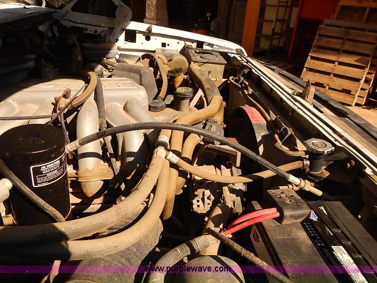 image for item J3155 1993 Ford F150 XL pickup truck