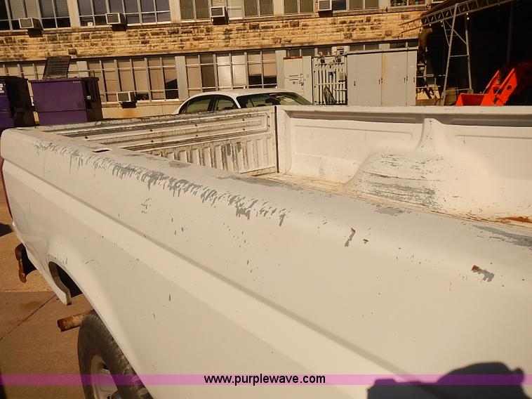 image for item J3155 1993 Ford F150 XL pickup truck