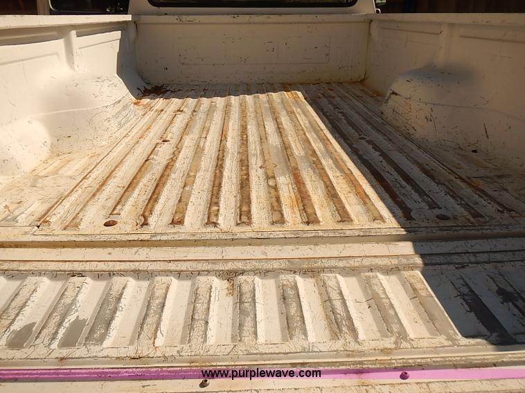 image for item J3155 1993 Ford F150 XL pickup truck