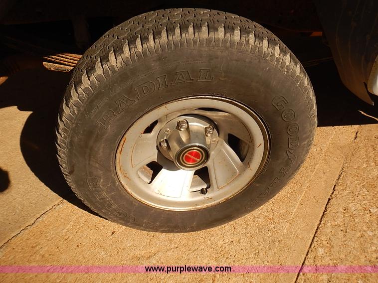 image for item J3155 1993 Ford F150 XL pickup truck