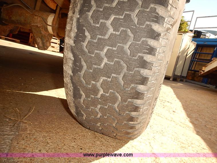 image for item J3155 1993 Ford F150 XL pickup truck