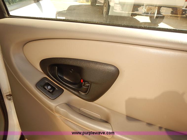 image for item J3156 2003 Chevrolet Malibu LS