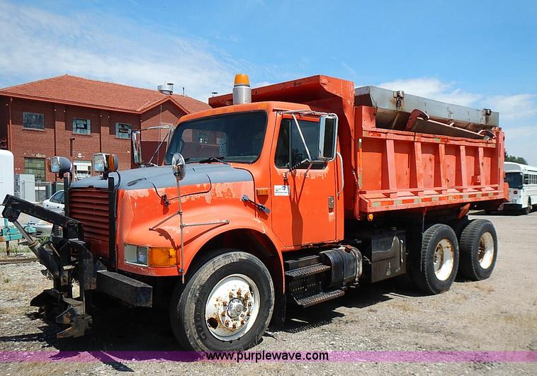 image for item J3163 1991 International 4900 dump truck
