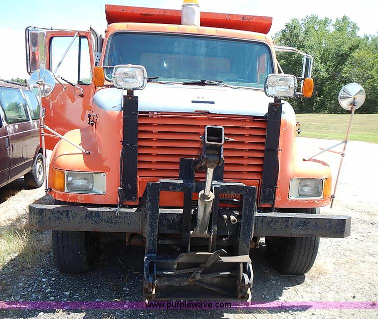 image for item J3163 1991 International 4900 dump truck