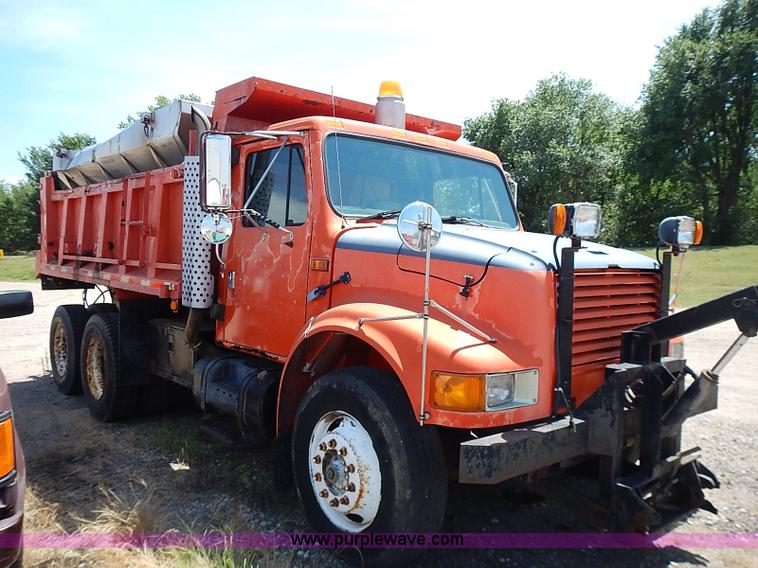 image for item J3163 1991 International 4900 dump truck