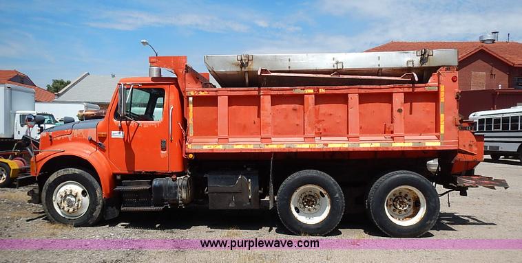 image for item J3163 1991 International 4900 dump truck