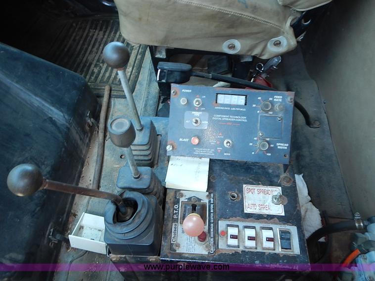 image for item J3163 1991 International 4900 dump truck