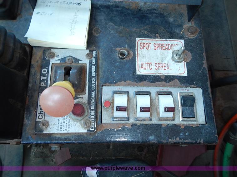 image for item J3163 1991 International 4900 dump truck