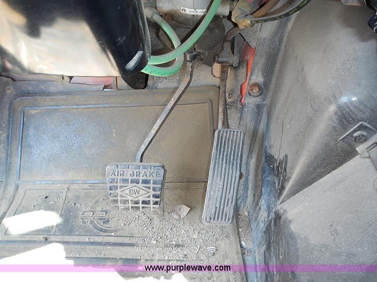 image for item J3163 1991 International 4900 dump truck