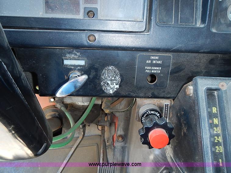 image for item J3163 1991 International 4900 dump truck