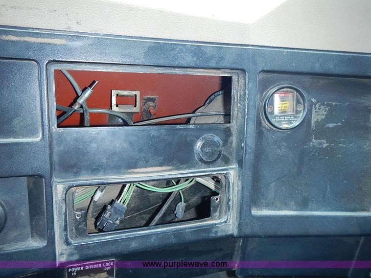 image for item J3163 1991 International 4900 dump truck