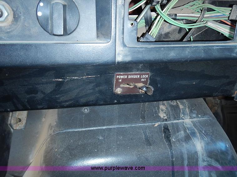 image for item J3163 1991 International 4900 dump truck