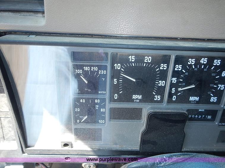 image for item J3163 1991 International 4900 dump truck