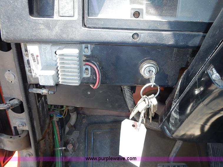 image for item J3163 1991 International 4900 dump truck