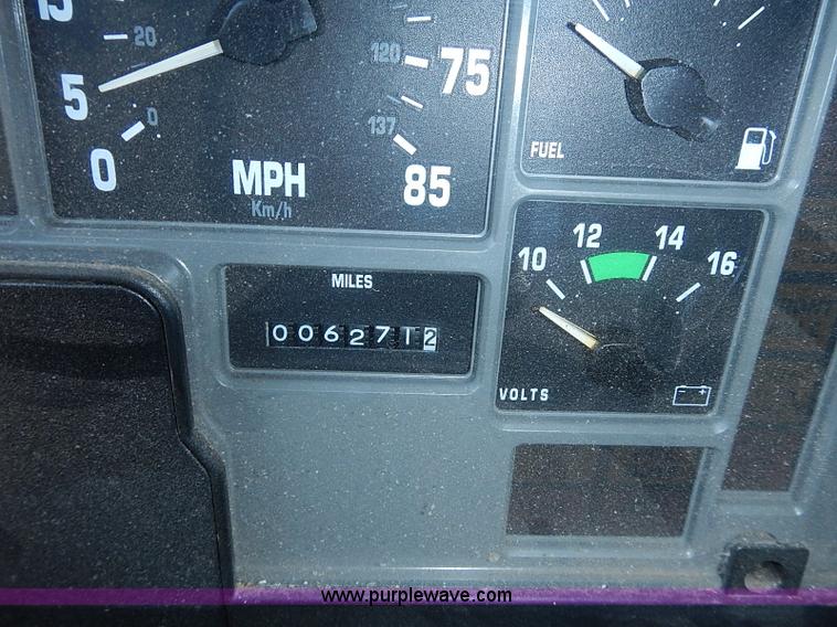 image for item J3163 1991 International 4900 dump truck