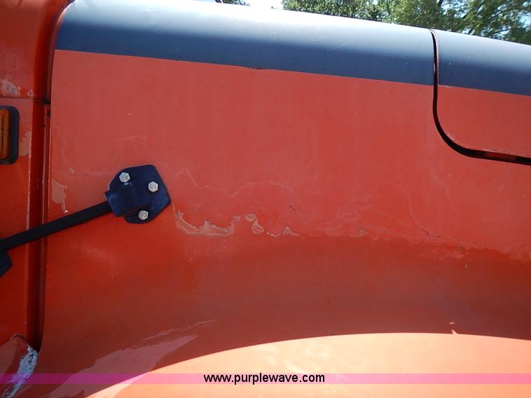 image for item J3163 1991 International 4900 dump truck