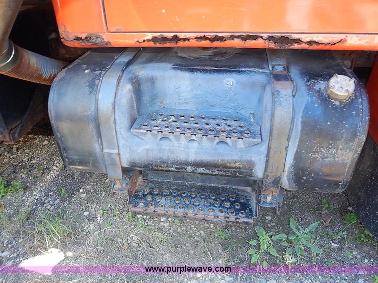 image for item J3163 1991 International 4900 dump truck