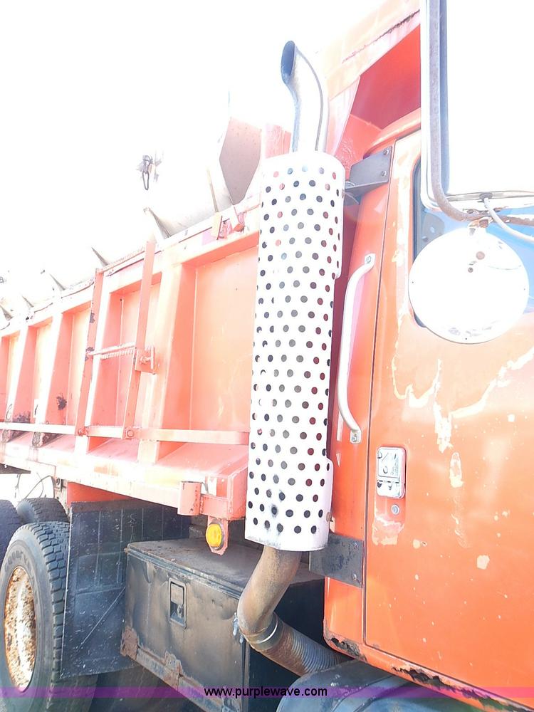 image for item J3163 1991 International 4900 dump truck