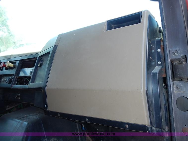 image for item J3163 1991 International 4900 dump truck