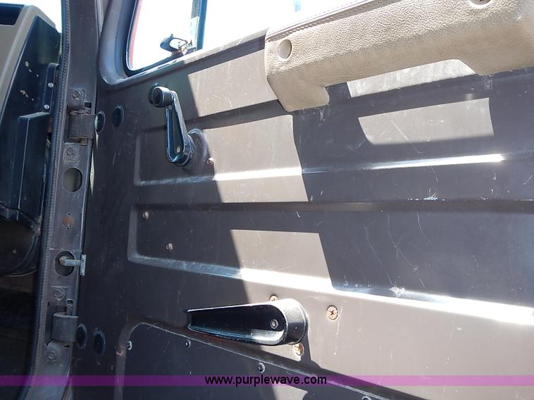 image for item J3163 1991 International 4900 dump truck