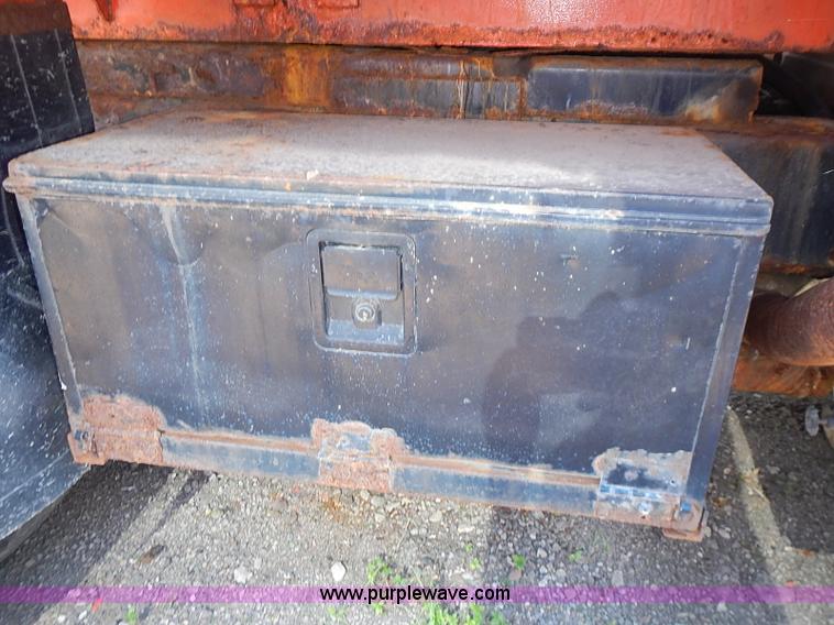 image for item J3163 1991 International 4900 dump truck