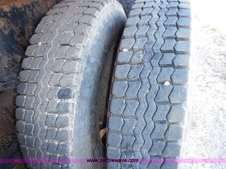 image for item J3163 1991 International 4900 dump truck