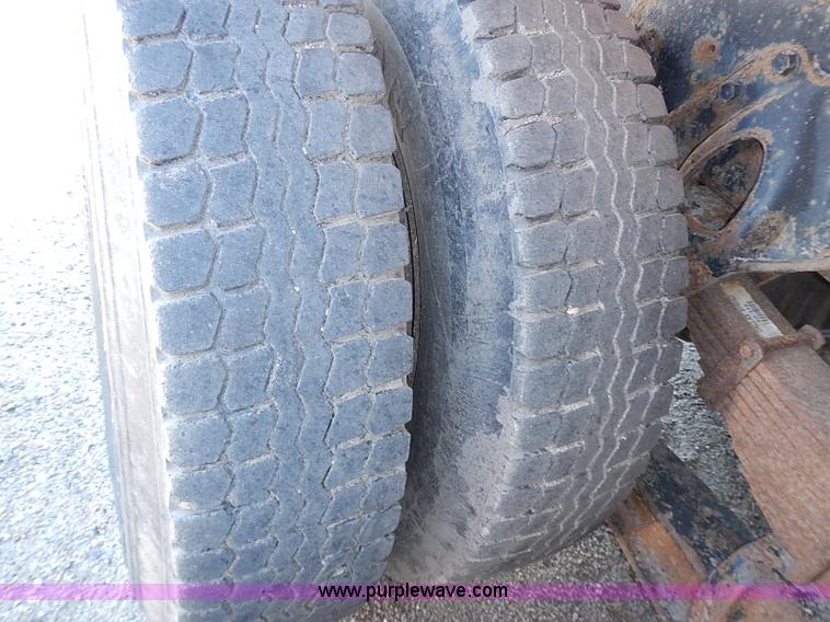 image for item J3163 1991 International 4900 dump truck