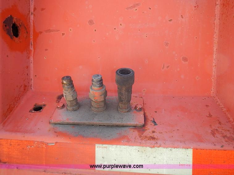 image for item J3163 1991 International 4900 dump truck