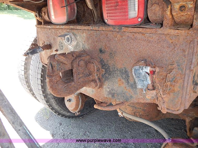 image for item J3163 1991 International 4900 dump truck