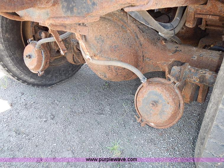 image for item J3163 1991 International 4900 dump truck