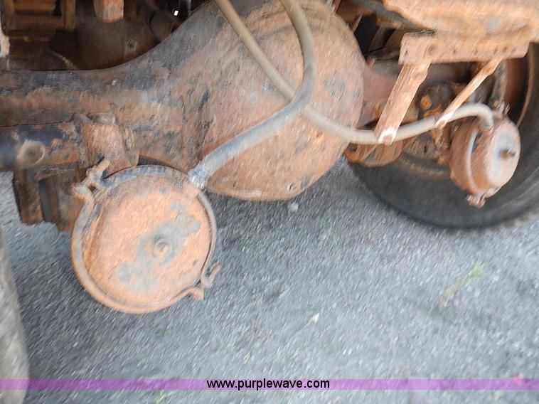 image for item J3163 1991 International 4900 dump truck