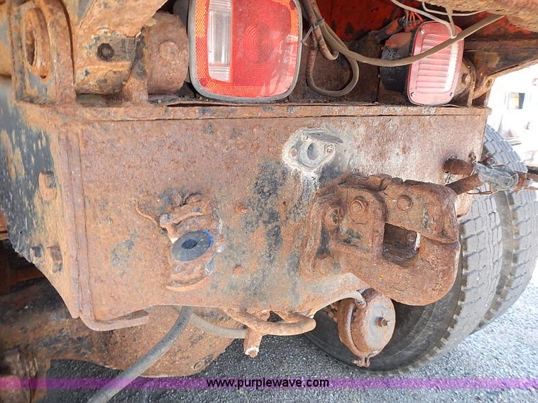 image for item J3163 1991 International 4900 dump truck