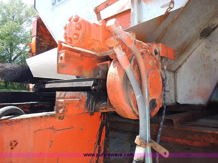 image for item J3163 1991 International 4900 dump truck