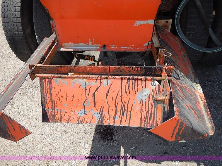 image for item J3163 1991 International 4900 dump truck