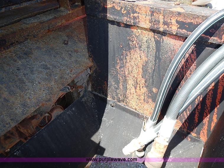 image for item J3163 1991 International 4900 dump truck