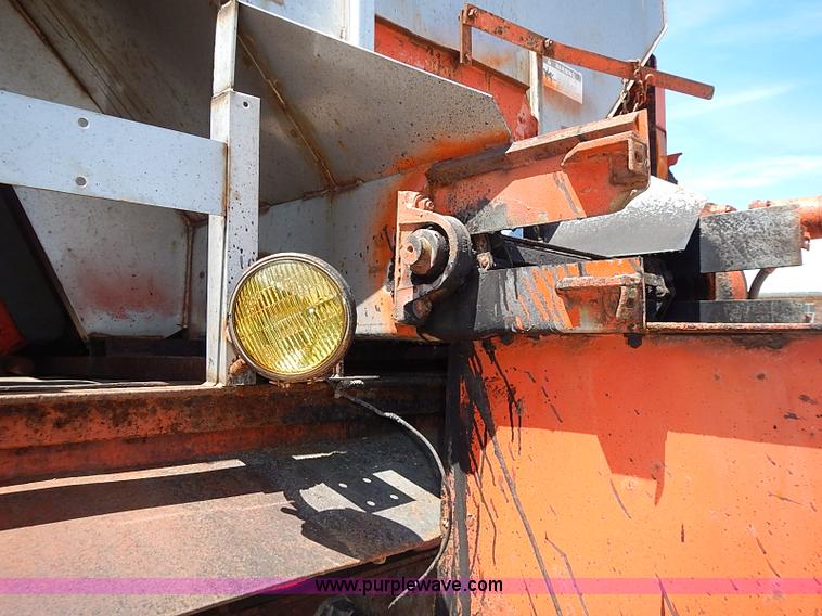 image for item J3163 1991 International 4900 dump truck