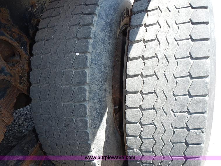 image for item J3163 1991 International 4900 dump truck