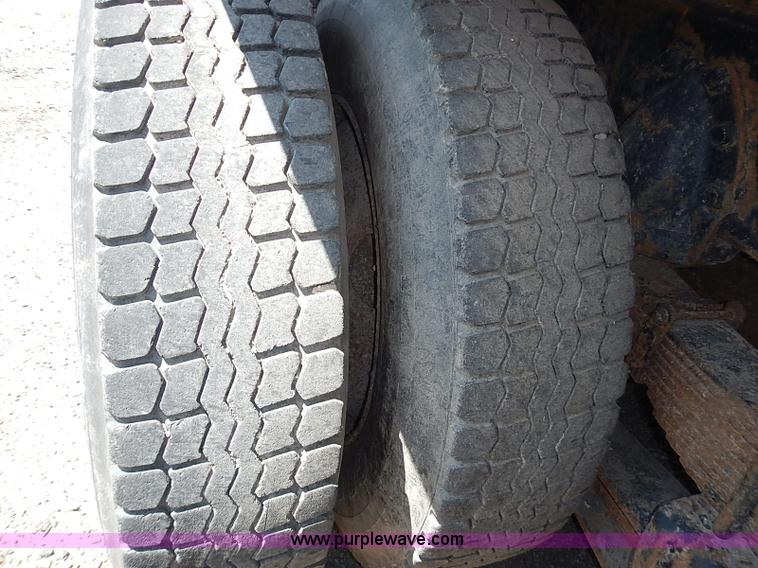 image for item J3163 1991 International 4900 dump truck