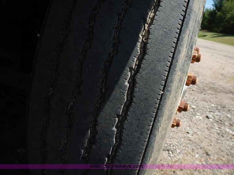 image for item J3163 1991 International 4900 dump truck