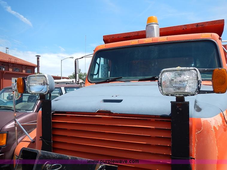 image for item J3163 1991 International 4900 dump truck