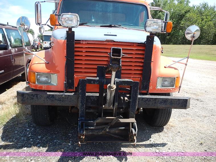 image for item J3163 1991 International 4900 dump truck