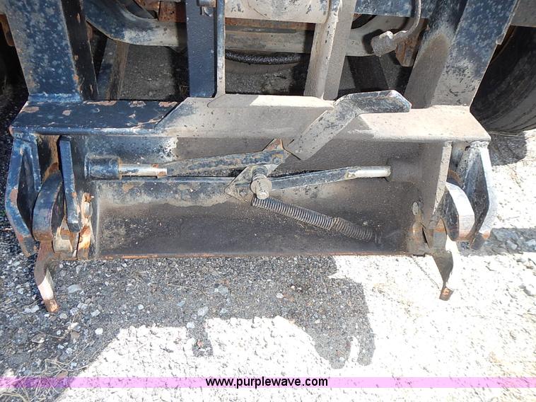 image for item J3163 1991 International 4900 dump truck