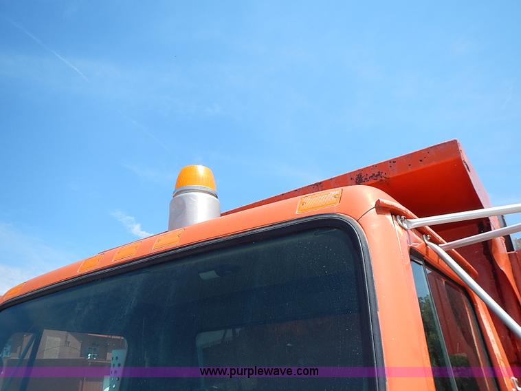 image for item J3163 1991 International 4900 dump truck