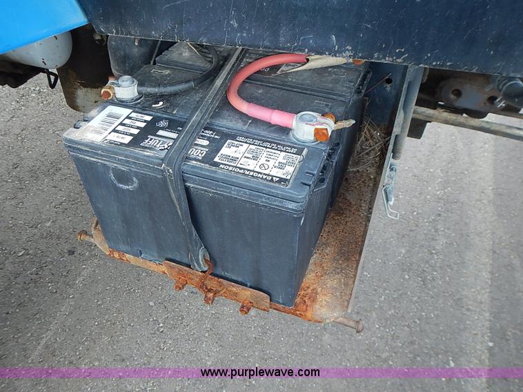 image for item J3167 1998 New Holland 7740 tractor