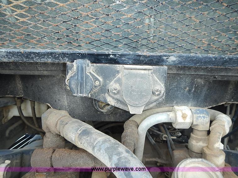 image for item J3167 1998 New Holland 7740 tractor