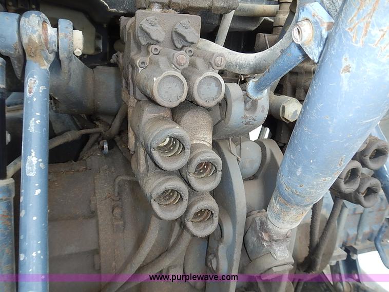 image for item J3167 1998 New Holland 7740 tractor