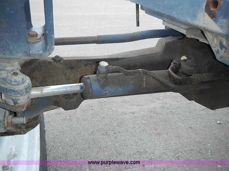 image for item J3167 1998 New Holland 7740 tractor