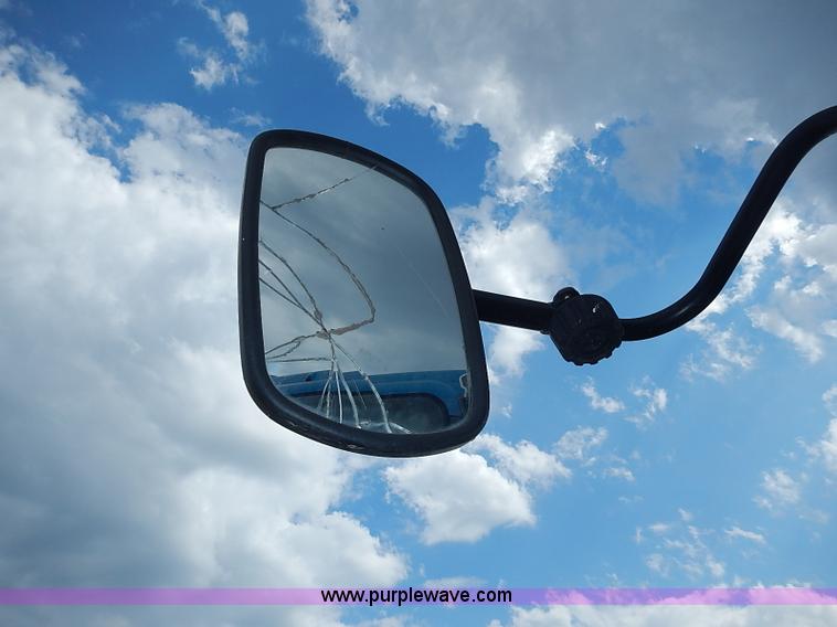 image for item J3167 1998 New Holland 7740 tractor