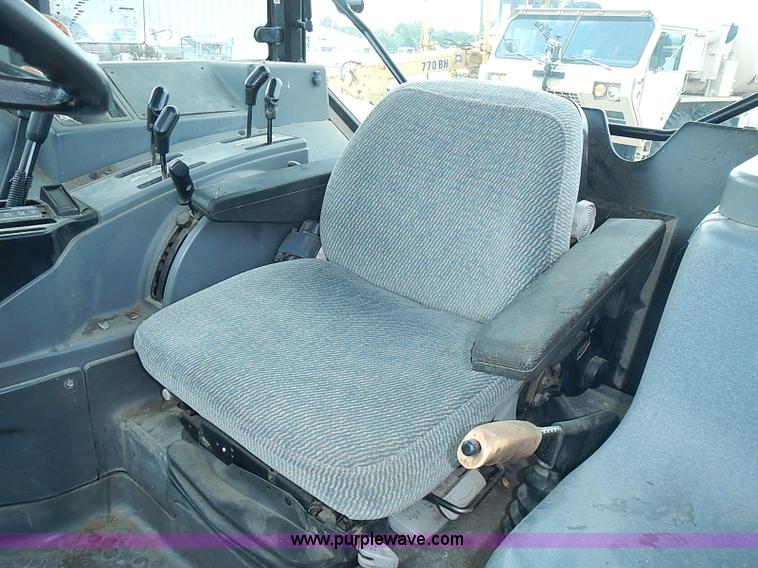 image for item J3167 1998 New Holland 7740 tractor